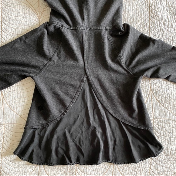 2/$50🍑 LULULEMON Dark Grey Pull Me Over Hoodie - Picture 5 of 10